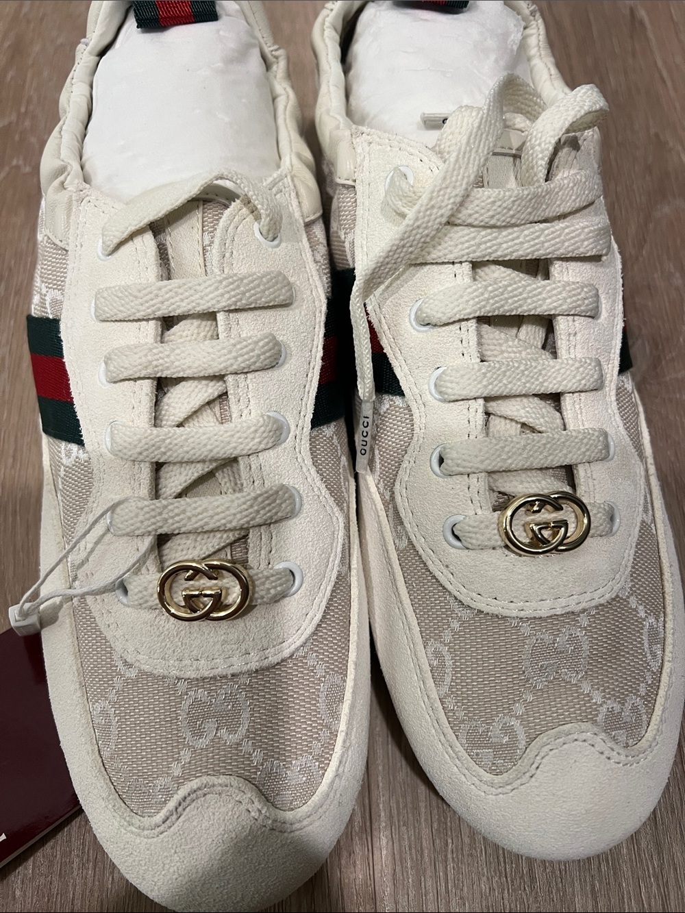 Gucci Shift Trainers Ivory Lace Runner Sneakers with Green-Red Web Stripe